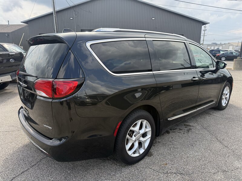 2020 Chrysler Pacifica Limited - Photo 7 - Lafayette, IN 47905