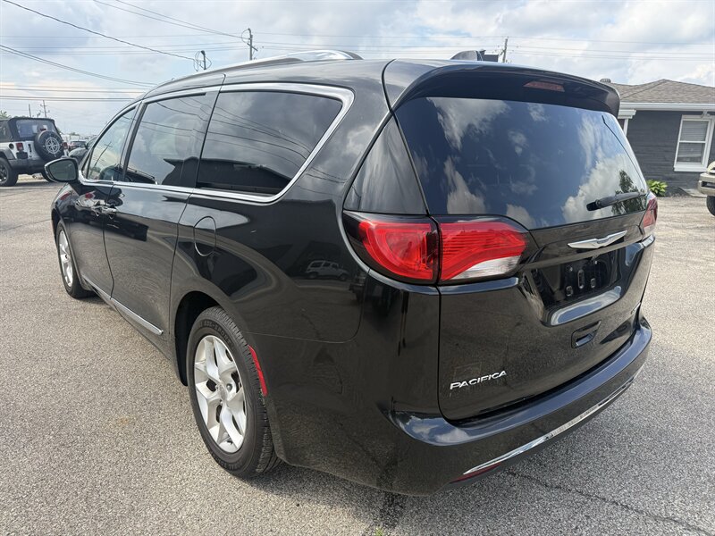 2020 Chrysler Pacifica Limited - Photo 5 - Lafayette, IN 47905
