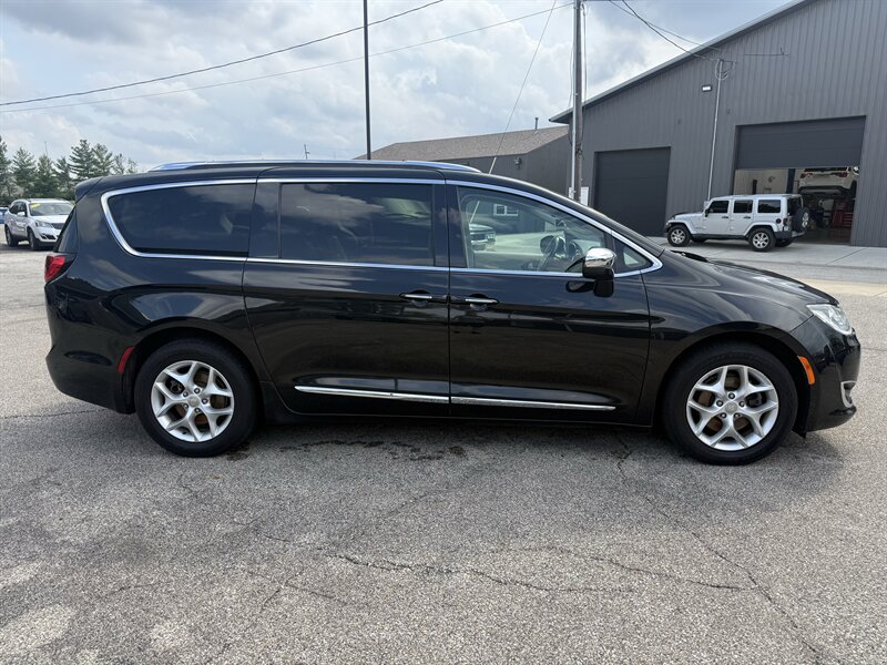 2020 Chrysler Pacifica Limited - Photo 8 - Lafayette, IN 47905