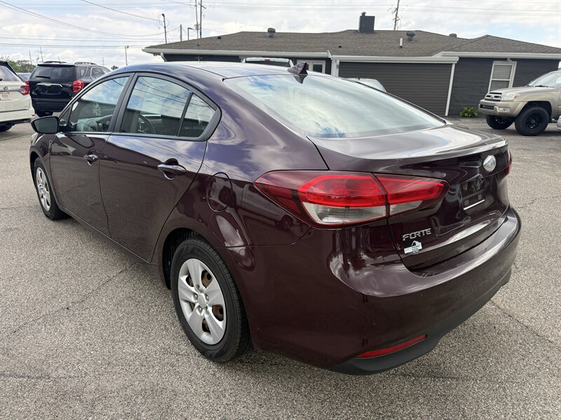 2018 Kia Forte LX - Photo 10 - Lafayette, IN 47905