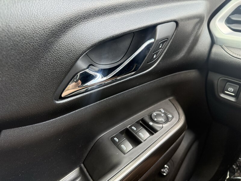 2018 GMC Acadia SLT-1 - Photo 13 - Lafayette, IN 47905