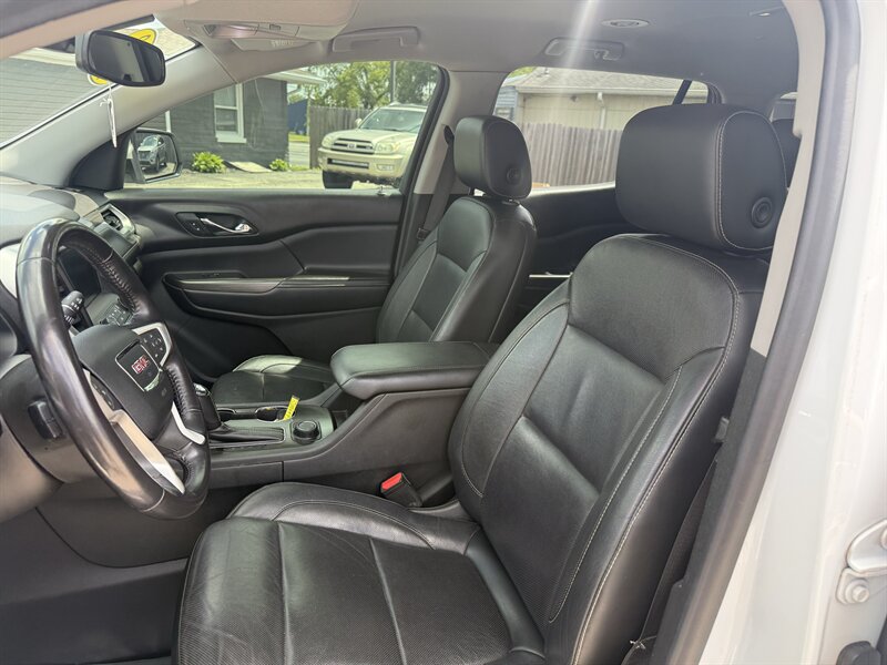 2018 GMC Acadia SLT-1 - Photo 11 - Lafayette, IN 47905
