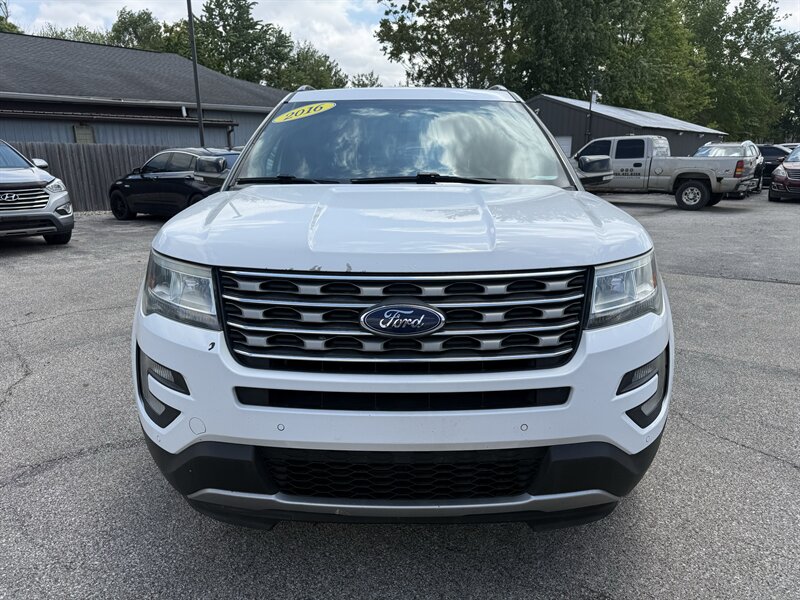 2016 Ford Explorer XLT - Photo 2 - Lafayette, IN 47905