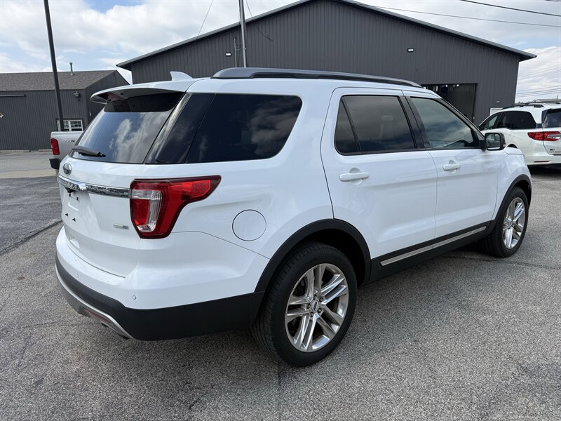 2016 Ford Explorer XLT - Photo 7 - Lafayette, IN 47905