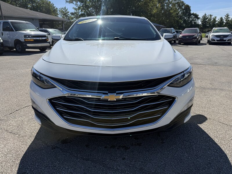 2021 Chevrolet Malibu LT - Photo 2 - Lafayette, IN 47905