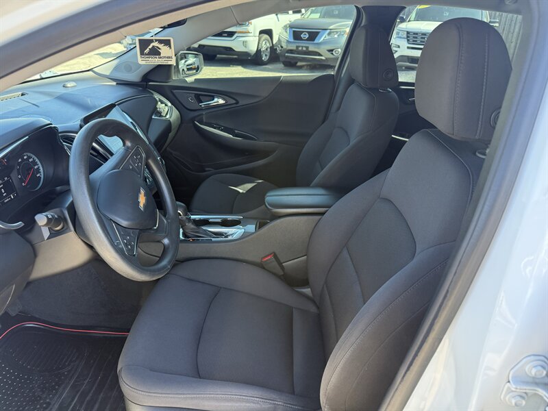 2021 Chevrolet Malibu LT - Photo 7 - Lafayette, IN 47905