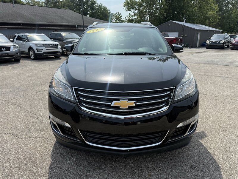 2017 Chevrolet Traverse LT - Photo 2 - Lafayette, IN 47905