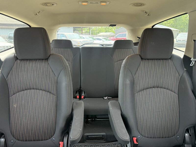 2017 Chevrolet Traverse LT - Photo 11 - Lafayette, IN 47905