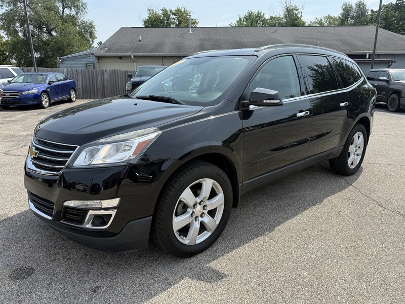 2017 Chevrolet Traverse LT - Photo 3 - Lafayette, IN 47905