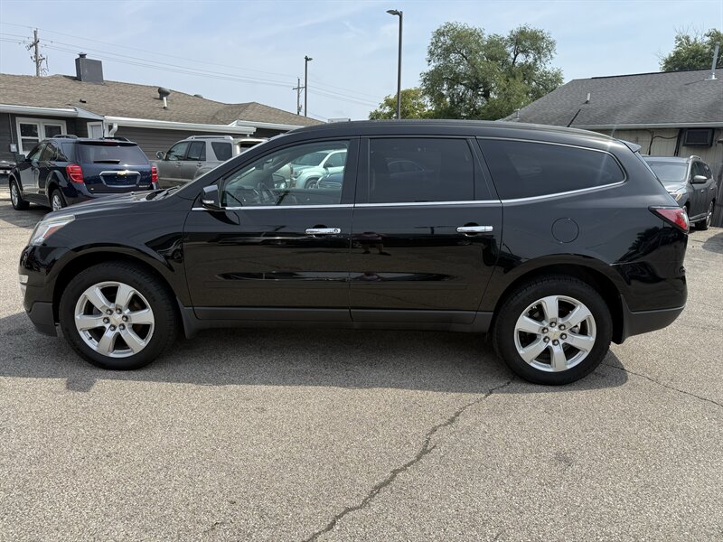 2017 Chevrolet Traverse LT - Photo 4 - Lafayette, IN 47905
