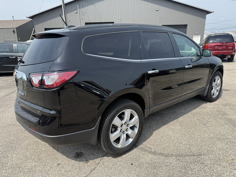 2017 Chevrolet Traverse LT - Photo 7 - Lafayette, IN 47905