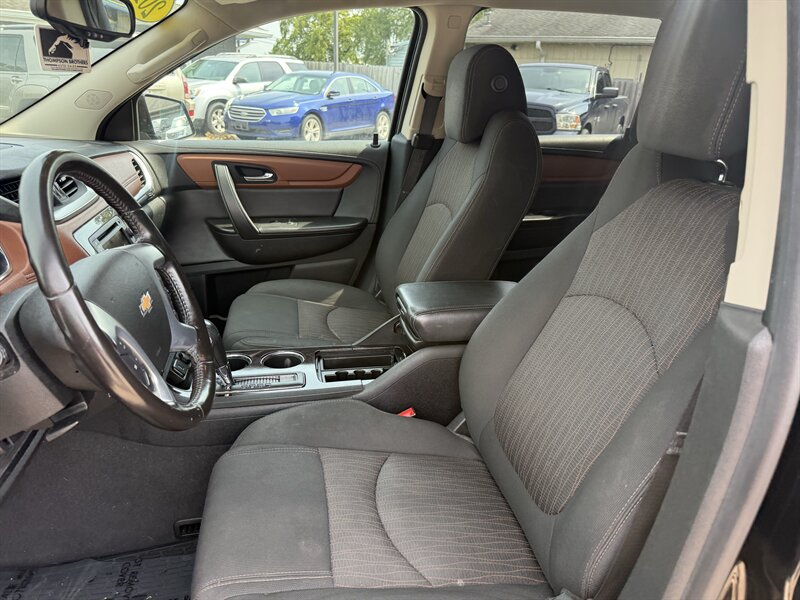 2017 Chevrolet Traverse LT - Photo 10 - Lafayette, IN 47905