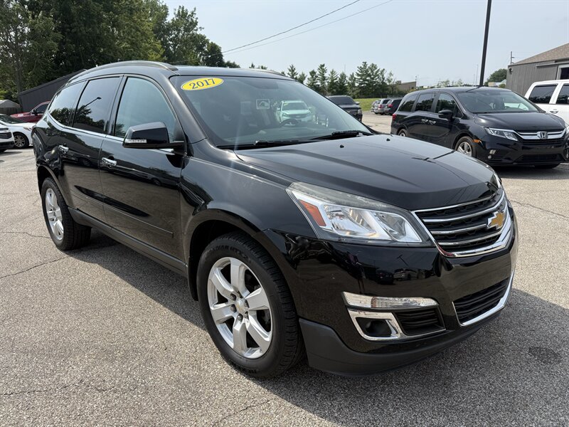 2017 Chevrolet Traverse LT   - Photo 1 - Lafayette, IN 47905