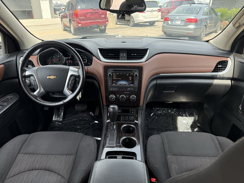 2017 Chevrolet Traverse LT - Photo 9 - Lafayette, IN 47905