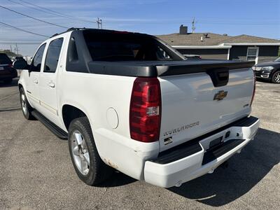 2010 Chevrolet Avalanche LT   - Photo 6 - Lafayette, IN 47905