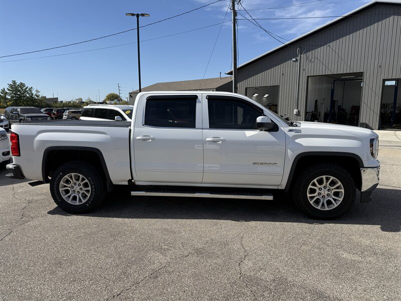 2017 GMC Sierra 1500 SLE - Photo 10 - Lafayette, IN 47905