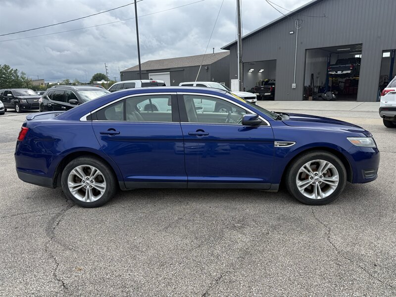 2013 Ford Taurus SEL - Photo 8 - Lafayette, IN 47905