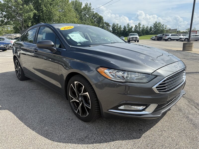 2018 Ford Fusion SE - Photo 1 - Lafayette, IN 47905