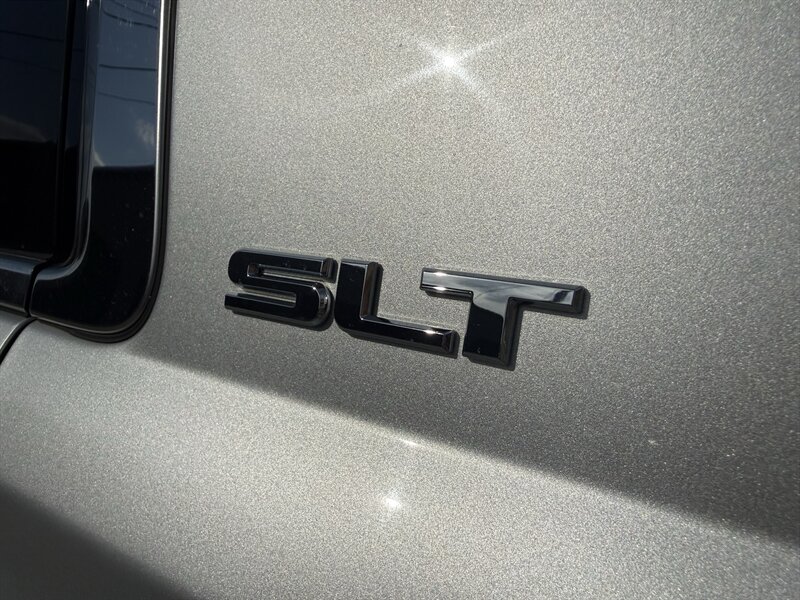 2017 GMC Yukon XL SLT - Photo 9 - Lafayette, IN 47905