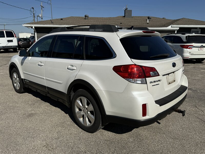 2011 Subaru Outback 3.6R Limited - Photo 5 - Lafayette, IN 47905