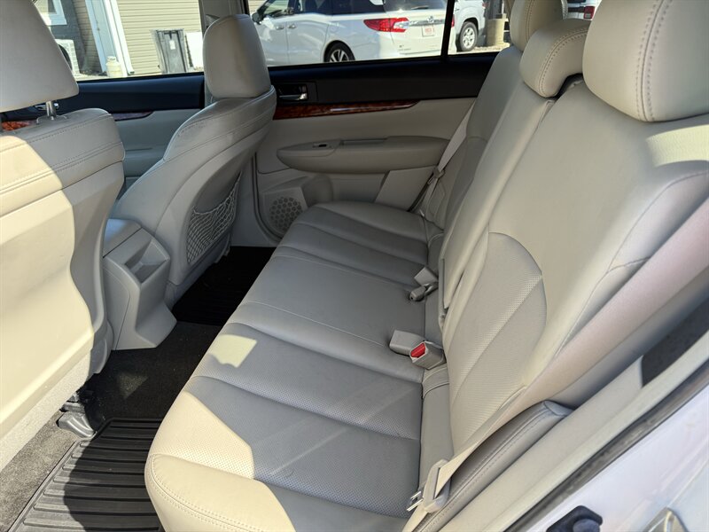 2011 Subaru Outback 3.6R Limited - Photo 10 - Lafayette, IN 47905