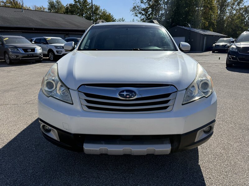 2011 Subaru Outback 3.6R Limited - Photo 2 - Lafayette, IN 47905