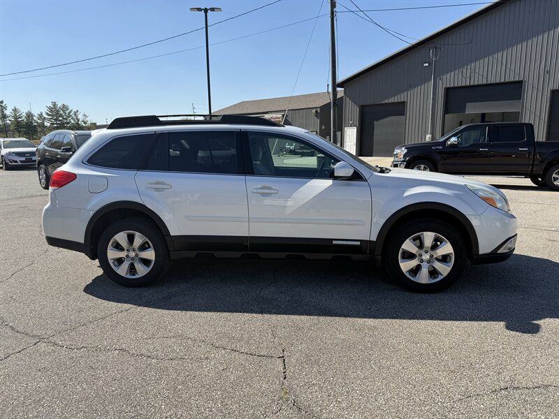 2011 Subaru Outback 3.6R Limited - Photo 9 - Lafayette, IN 47905