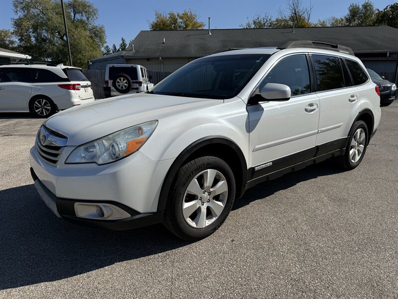 2011 Subaru Outback 3.6R Limited - Photo 3 - Lafayette, IN 47905