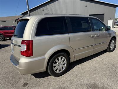 2015 Chrysler Town & Country Touring   - Photo 4 - Lafayette, IN 47905