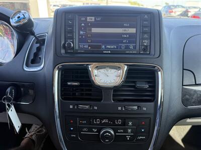 2015 Chrysler Town & Country Touring   - Photo 11 - Lafayette, IN 47905