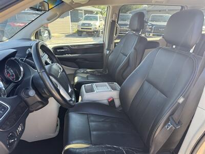 2015 Chrysler Town & Country Touring   - Photo 9 - Lafayette, IN 47905