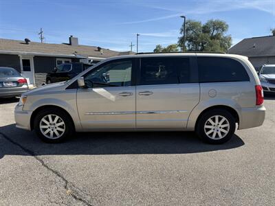 2015 Chrysler Town & Country Touring   - Photo 6 - Lafayette, IN 47905