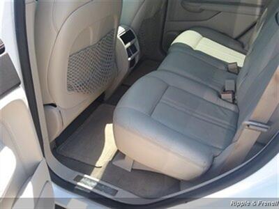 2010 Cadillac SRX Luxury   - Photo 9 - Davenport, IA 52802