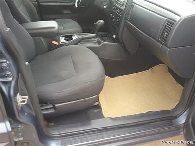 2003 Jeep Grand Cherokee Laredo   - Photo 10 - Davenport, IA 52802