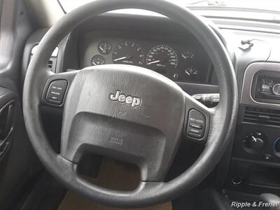 2003 Jeep Grand Cherokee Laredo   - Photo 12 - Davenport, IA 52802