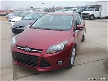 2014 Ford Focus Titanium   - Photo 1 - Davenport, IA 52802