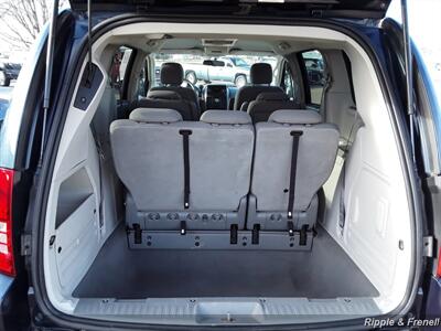 2008 Chrysler Town & Country Touring   - Photo 8 - Davenport, IA 52802