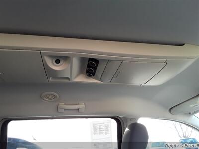 2008 Chrysler Town & Country Touring   - Photo 12 - Davenport, IA 52802