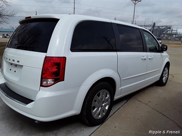 2016 Dodge Grand Caravan SE   - Photo 7 - Davenport, IA 52802