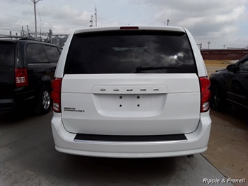 2016 Dodge Grand Caravan SE   - Photo 5 - Davenport, IA 52802