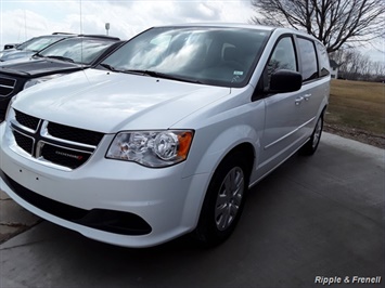 2016 Dodge Grand Caravan SE   - Photo 3 - Davenport, IA 52802
