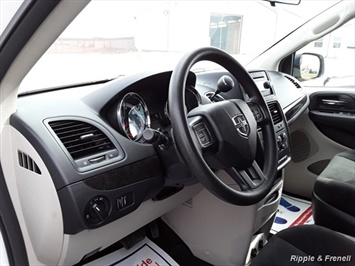 2016 Dodge Grand Caravan SE   - Photo 14 - Davenport, IA 52802