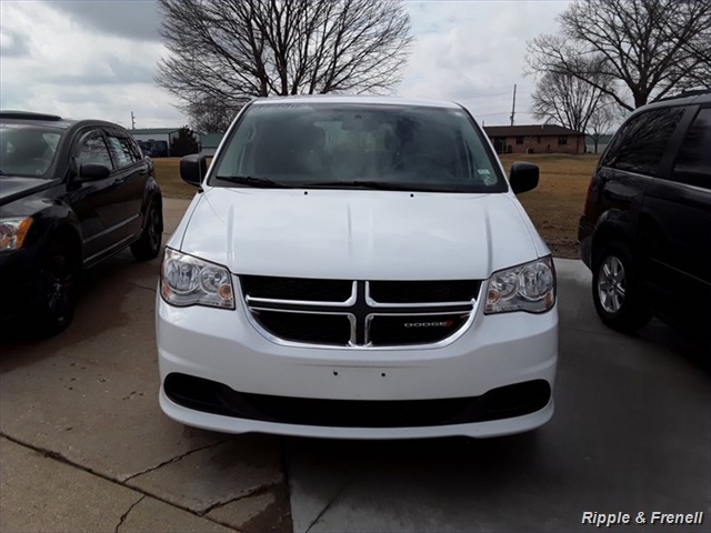 2016 Dodge Grand Caravan SE   - Photo 1 - Davenport, IA 52802