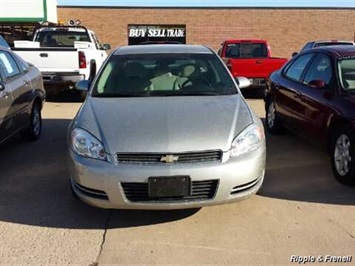 2008 Chevrolet Impala LT   - Photo 1 - Davenport, IA 52802