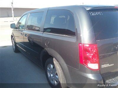 2012 Dodge Grand Caravan SE   - Photo 7 - Davenport, IA 52802