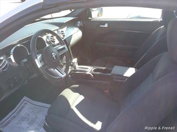 2006 Ford Mustang V6 Standard   - Photo 4 - Davenport, IA 52802