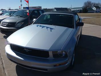 2006 Ford Mustang V6 Standard   - Photo 1 - Davenport, IA 52802