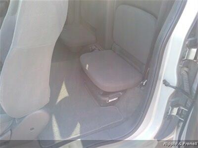 2009 Nissan Frontier XE   - Photo 9 - Davenport, IA 52802