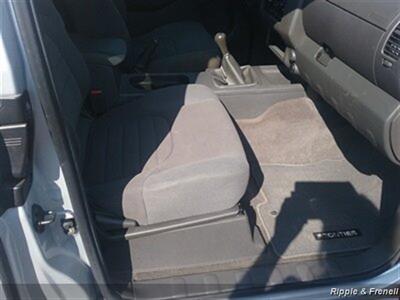 2009 Nissan Frontier XE   - Photo 10 - Davenport, IA 52802