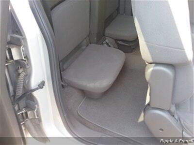 2009 Nissan Frontier XE   - Photo 11 - Davenport, IA 52802